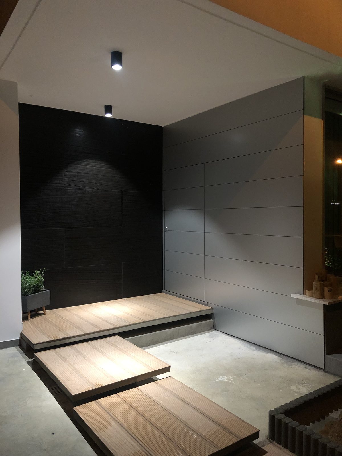 Recessed entrance with integrated lighting