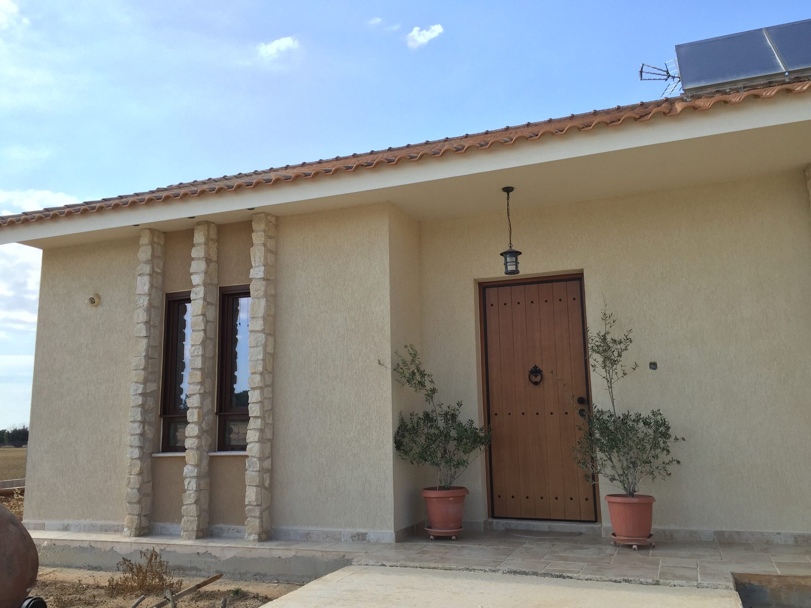 Corner windows with matching entrance
